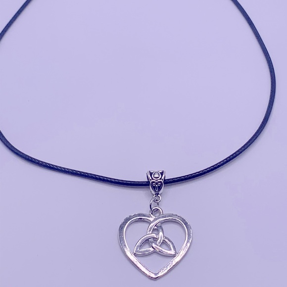 💜20%Off Bundles♥️NWT Celtic Knot Heart necklace 💜Hand Crafted  ♥️VD… - Picture 7 of 8